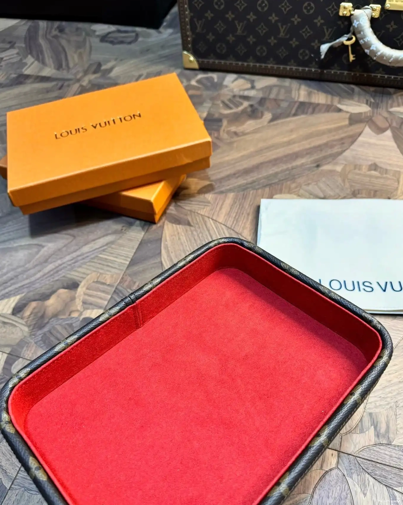 LV VALET TRAY CUSTOM 0522